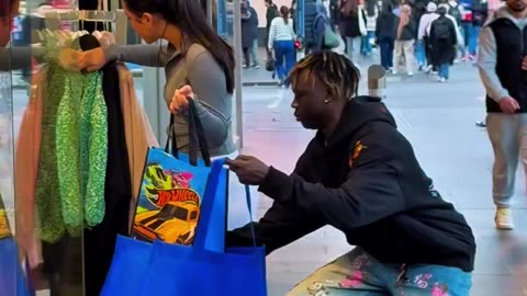 Bags snatching 😂