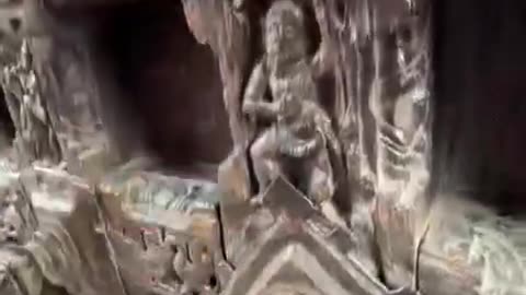 🇮🇳 SPIKY GATE IN AN INDIAN TEMPLE