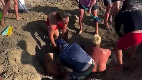 This is how Quickly Playing in the Sand by the Beach can become Extremely Dangerous