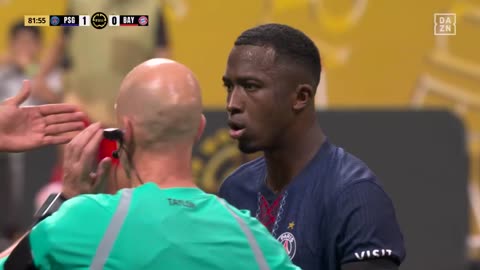 Willian Pacho is shown a straight red card