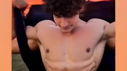 Bodybuilder took over eli heacock talk body swap make over lol💪 04/4/25
