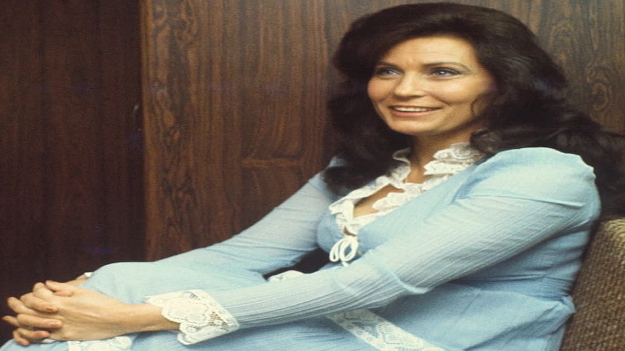 Loretta Lynn - Just Get Up And Close The Door