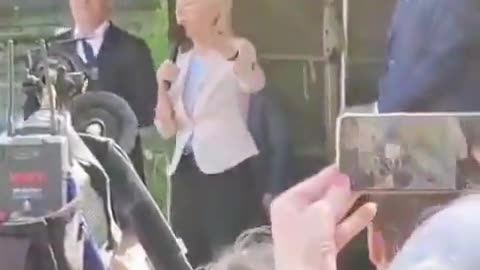 Von der Leyen: "In Russia, verresti arrestato", mentre lui veniva arrestato.