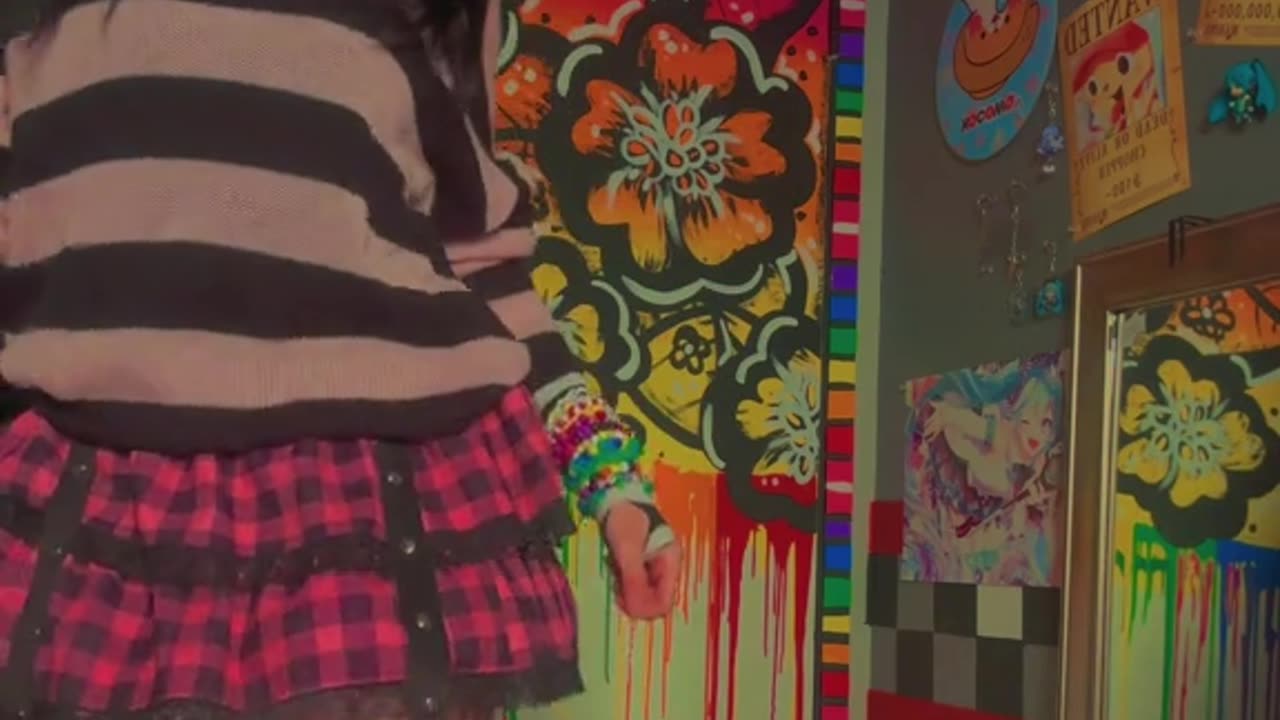 /╲/( •̀ ω •́ )/╱