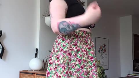 Giant tgirl is pretty too