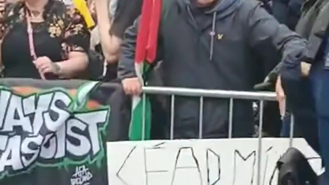 The Irish to invading Muslims in Cork: "go back to England".