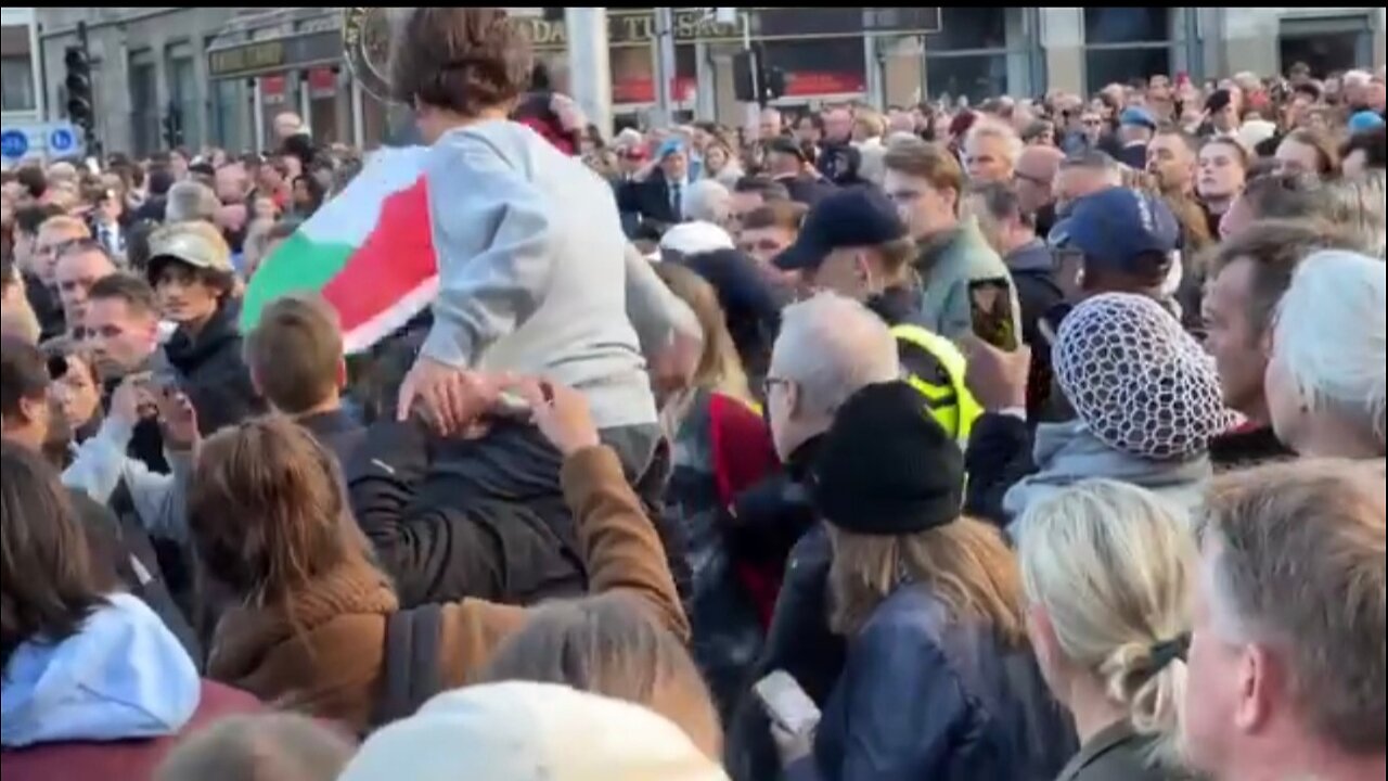 The Netherlands - after 2 min. silence and one palestinian flag this couple was arrested 4-5-2025