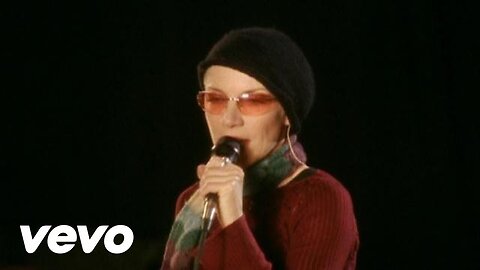 Annie Lennox live sings of mass destruction
