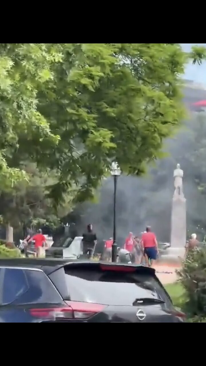 GROUP OF PRO-ISREALI SUPPORTERS⛺️🔥🛗🏕️🔥🌳🥷ATTACKED BY PRO-PALESTINE SUPPORTER🥷🌳💫