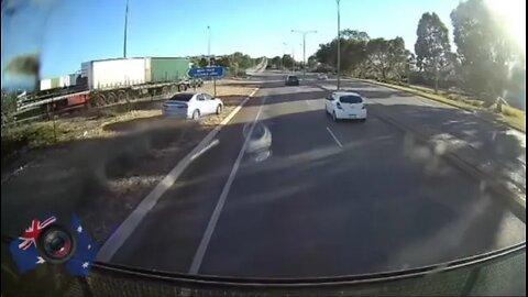 Aussiecams - Driver hits sign after mounting footpath to 'get infront of truck'!