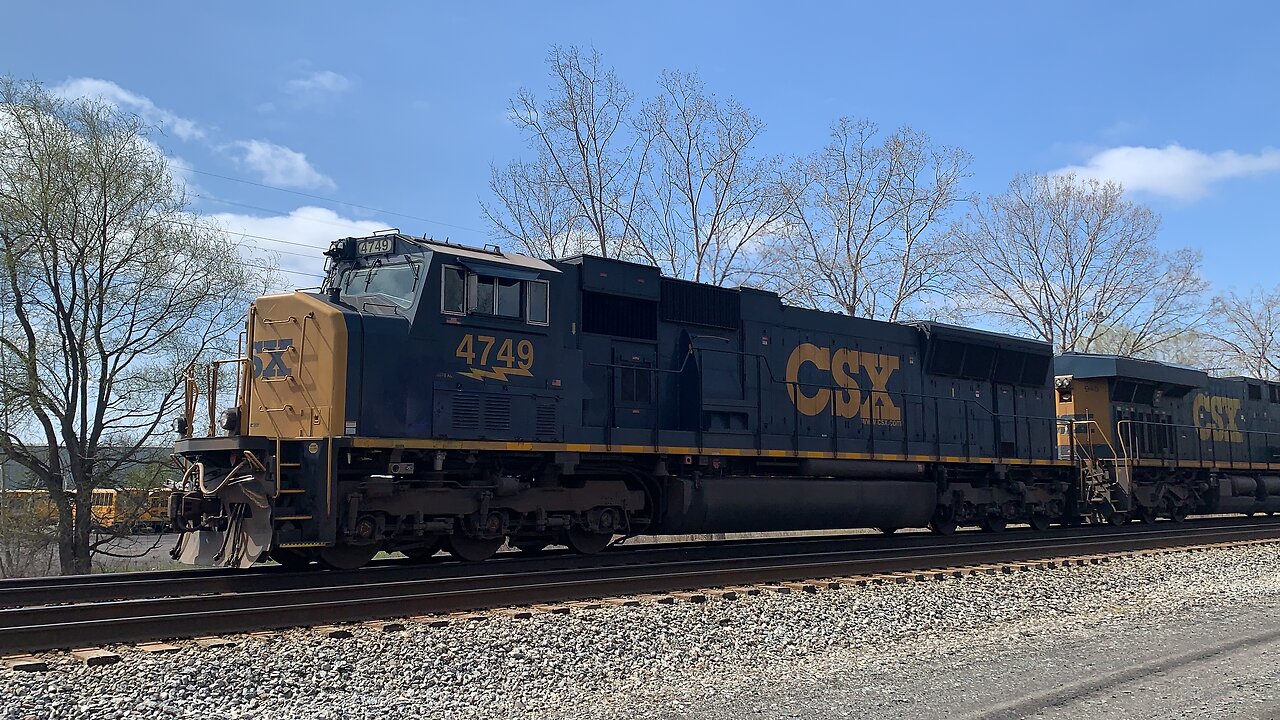 CSX Trains 4749 and 945 pull a long haul