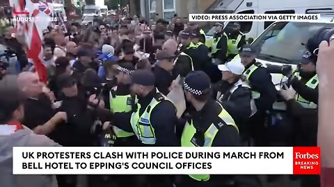 SHOCK VIDEO: Wild Scenes Erupt As Anti-Migrant Protesters Clash With Police In Epping, UK