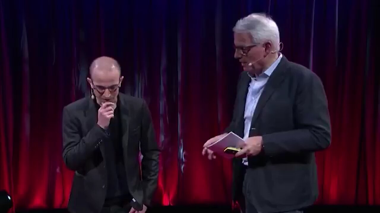 👀 'New massive class of useless people' - WEF advisor Yuval Noah Harari