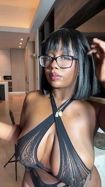 RATE HER 1-100 SEXY AF