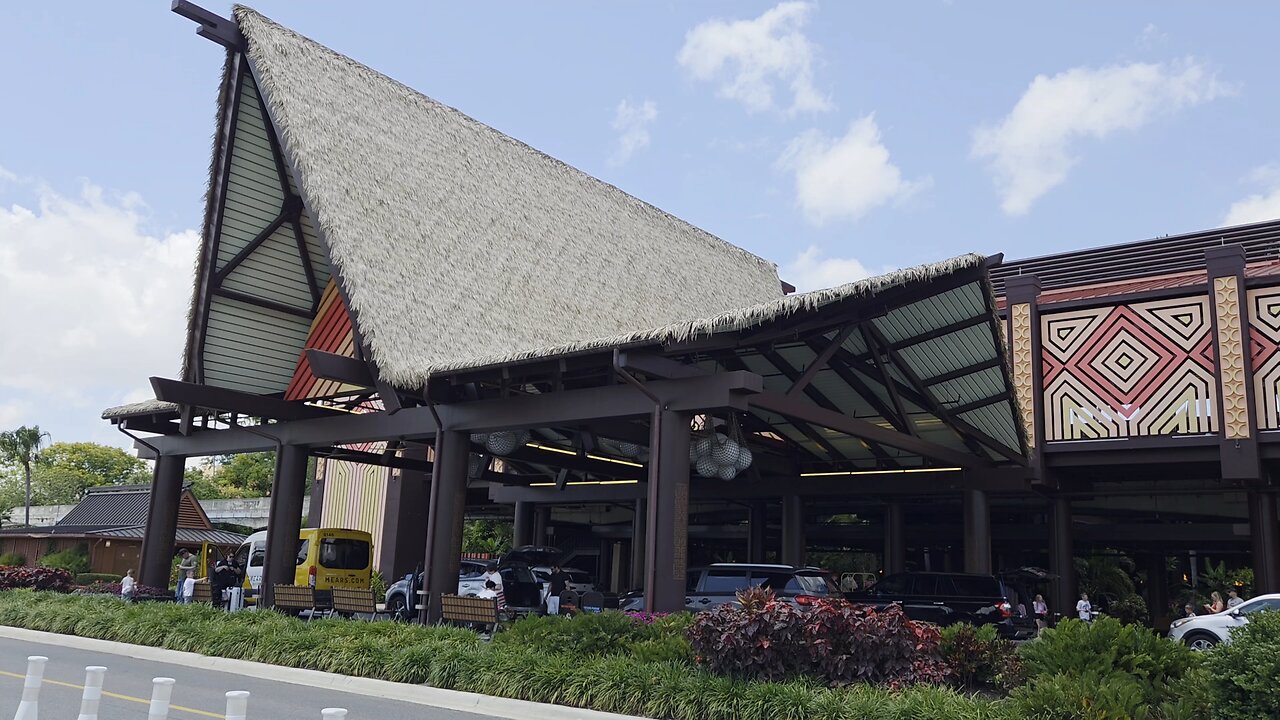 co.e walk around Disney's Polynesian resort with me