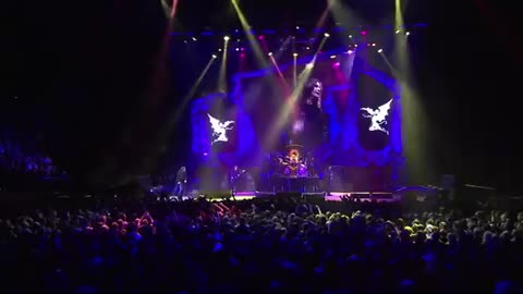 01. Black Sabbath - War Pigs (Melbourn 2013)
