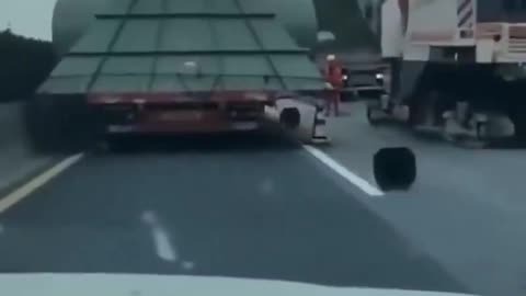 The guy with the flag says it all. 🤦‍♂️ Damnit 😆😭