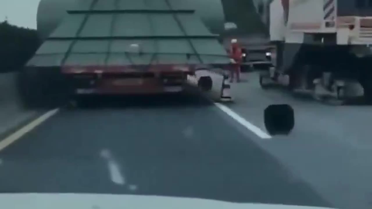 The guy with the flag says it all. 🤦‍♂️ Damnit 😆😭