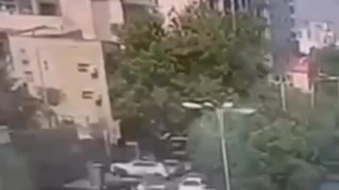 Israeli Missile Hits Civilians at Red Light in Tehran’s Tajrish Square — Shocking Footage