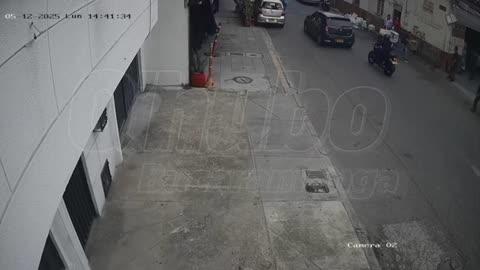 Video: Cámara captó violento atraco en Bucaramanga: le disparan a la víctima en la cabeza
