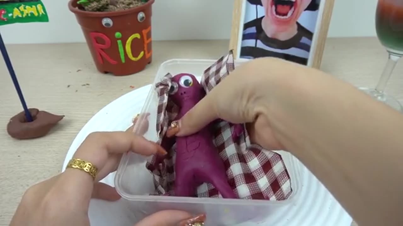 Kluna Tik eat Incredible Living Alien_part1