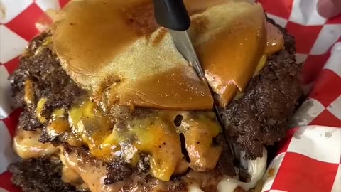 Just_a_light_lunch…_the_AGGRESSIVE_DOUBLE_SMASH_from_Buns_n_Shakes_in_New_Jersey!_🔥🔥