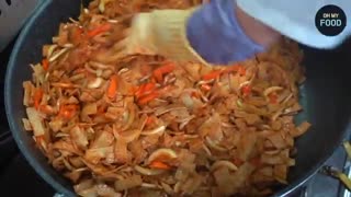 Korea’s MOST Popular Buffet?! This Lunch Spot Is ALWAYS Packed! 🇰🇷🍽️