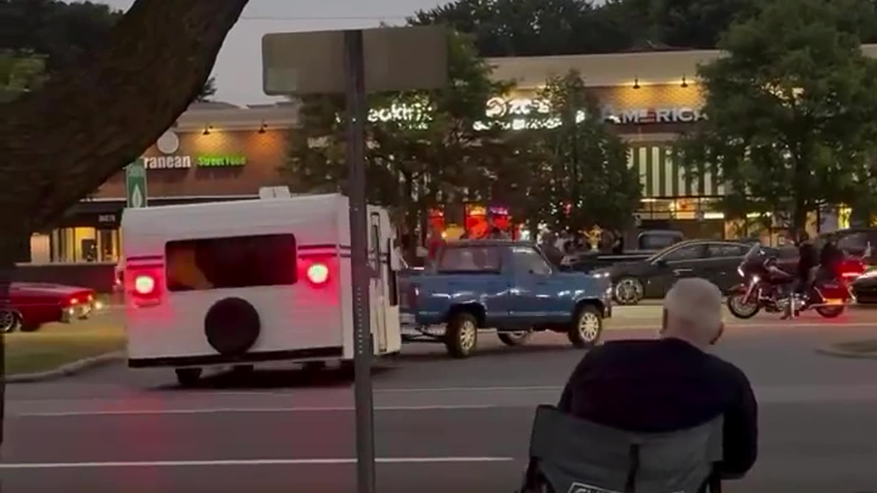 🤯✨ Watch This Pickup and Trailer Seem To Drive Backwards! | FeedMyCuriosity