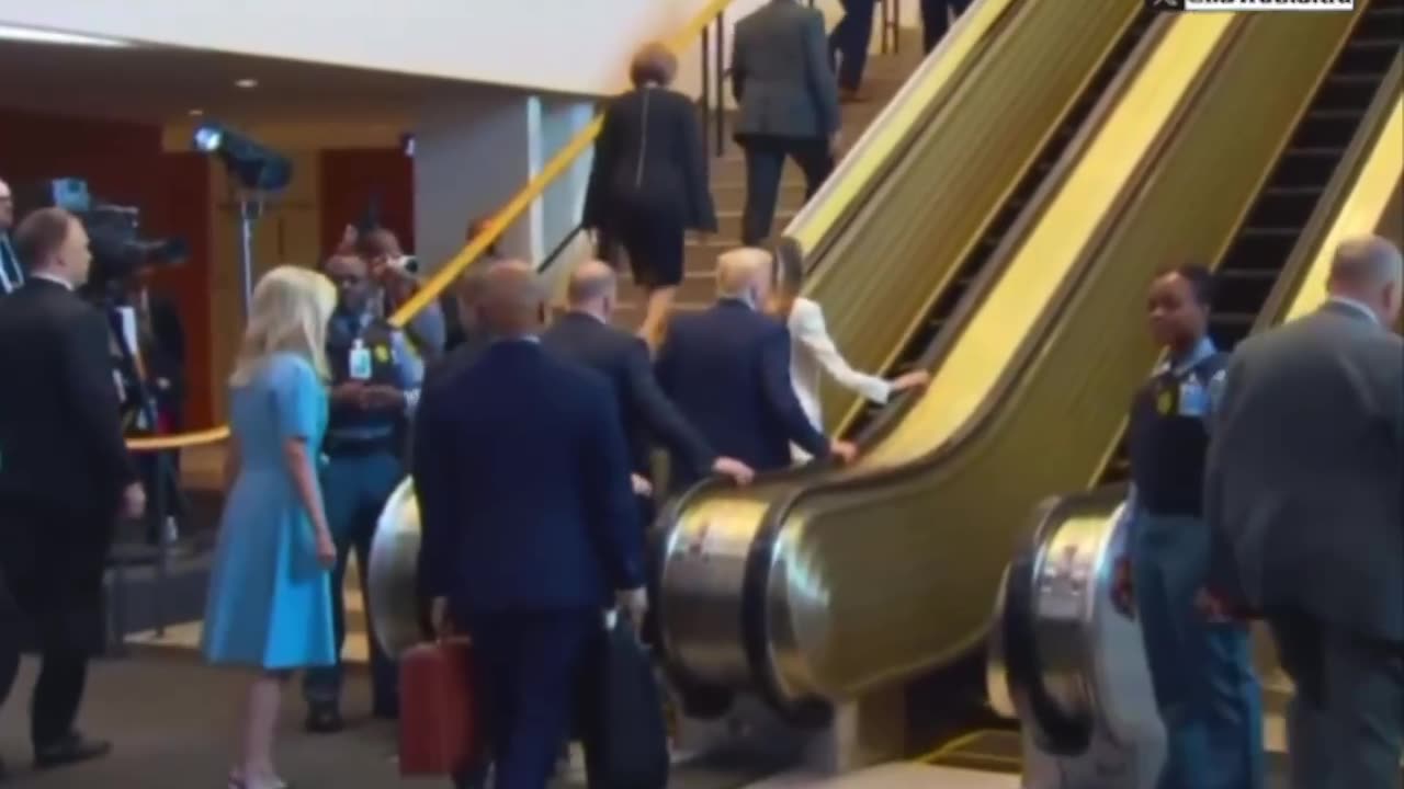 UN escalator stopped working right when POTUS & FLOTUS tried to go up