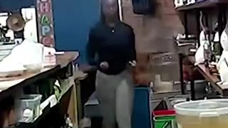 Customers Assault Chicago Waitress Over Food Taste Dispute at El Taco Azteca