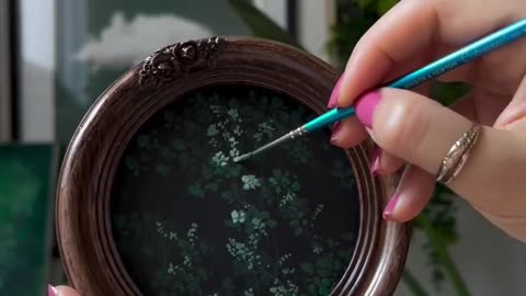 Mini round frame painting