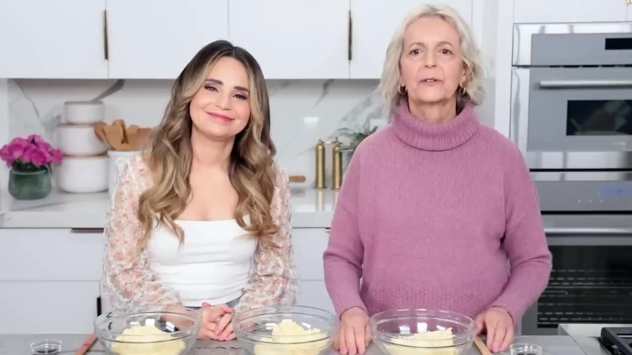 Baking Italian Flag Cookies with My Mom! - YouTube