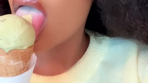 @queenveebosset