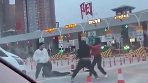 🥊😱 Chinese Boxer Defends Himself in 10 SECONDS! | FCN