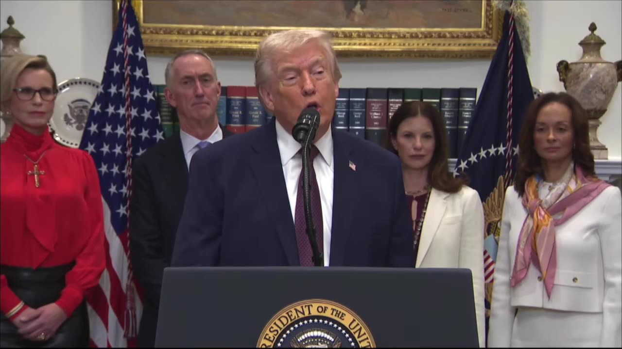 'Don't want to soil it': Trump invents reason to skip questions as DOJ defies Epstein law