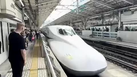 🤯 Why Do Japanese Bullet Trains Have Such Long Noses? 🇯🇵🚅