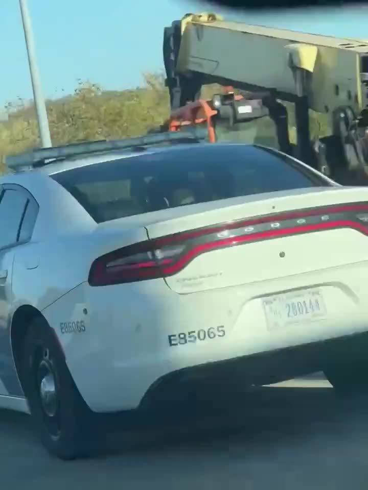 Crazy Kevin makes the laughable claim that a DHS vehicle has a US citizen in the back