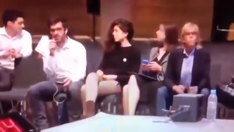 macron's "wife" (biological father) sitting down will always be funny 🤣