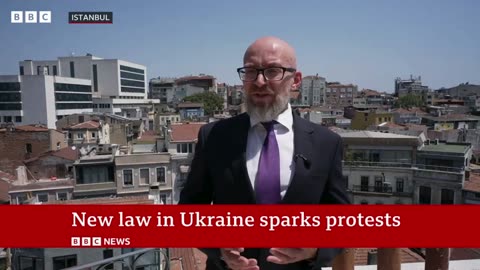 Protests in Ukraine against new anti-corruption law | BBC News