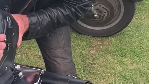 Harley Davidsons greatest invention. The Pull out seat!! #harleydavidson