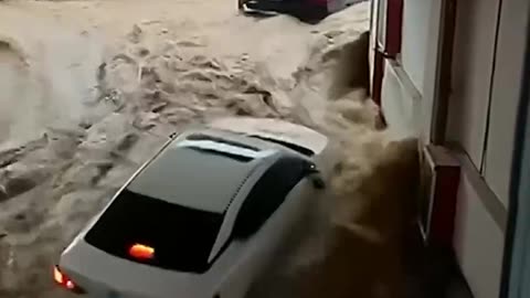 This Can't Be Good for Business(Insane Flooding in Guizhou, China)