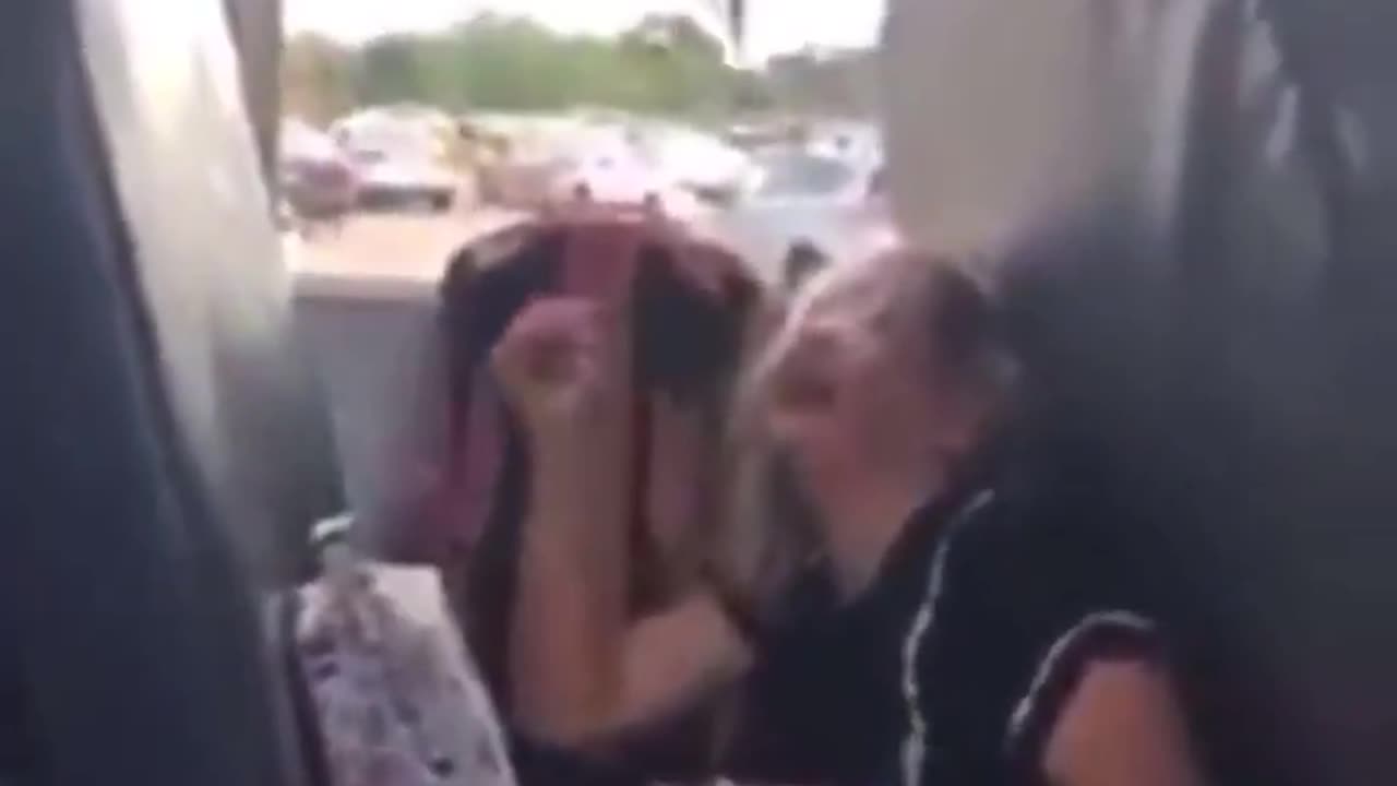 Blk girl beating a Wht girl as usual..