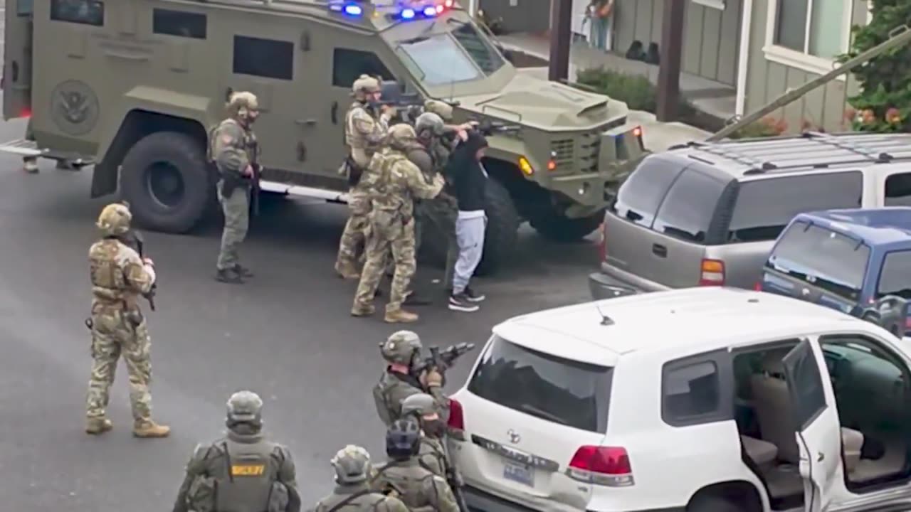 Jesus Luis Lopez was arrested by DHS agents along with his girlfriend Jocelyn Pena