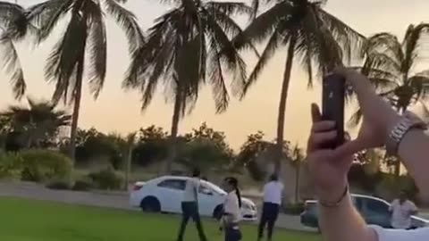 "MIREN LO QUE PASÓ EN UN #BABYSHOWER, UNA AVIONETA SE CAYÓ TODO POR SABER EL SEXO DEL NIÑO."