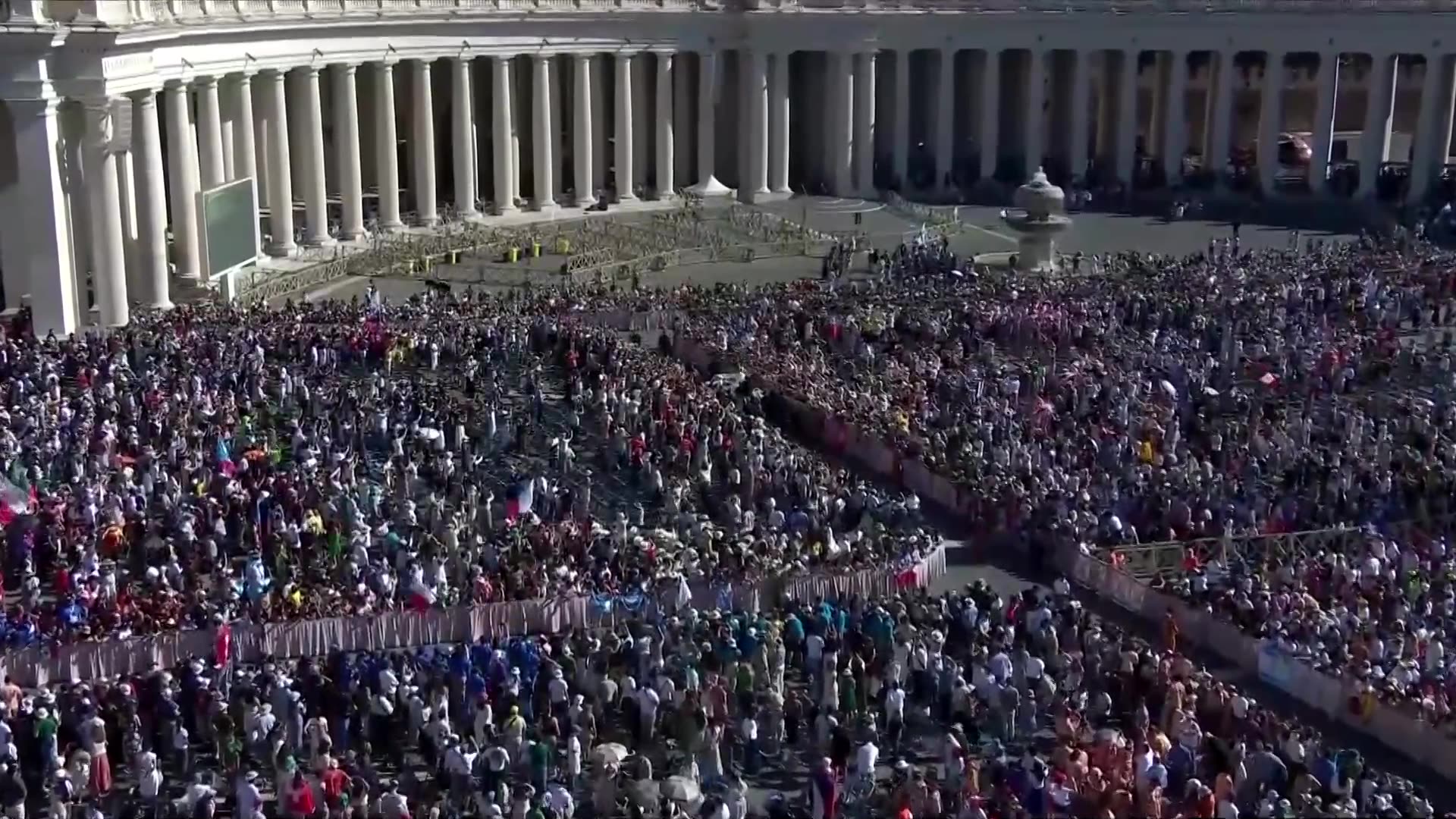 Pope Leo gifted a box of Chicagos famed pizza