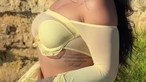 🔆 Sunkissed Big Booty Beauty 💯🔥