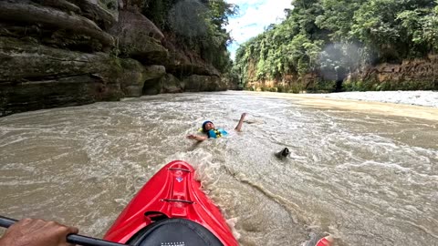 Kayaker Helps Rescue Capsized Rafter
