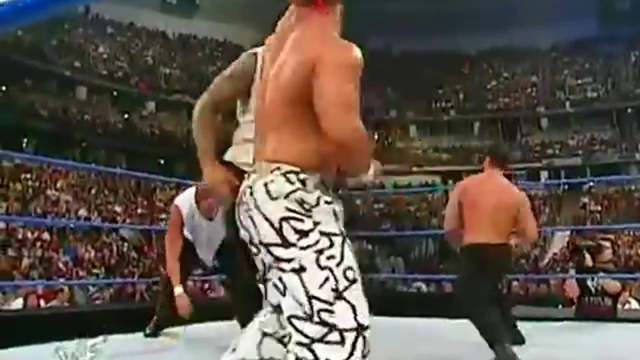 Trish Stratus does the WORM!! Grandmaster, Steve Blackman & Trish VS. RTC - WWF SMACKDOWN HD