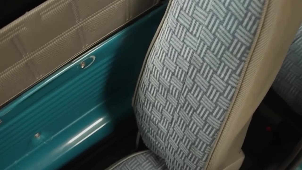 Auto italiano de 50 centímetros de ancho