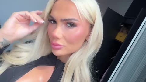 A blonde tgirl is ready to you